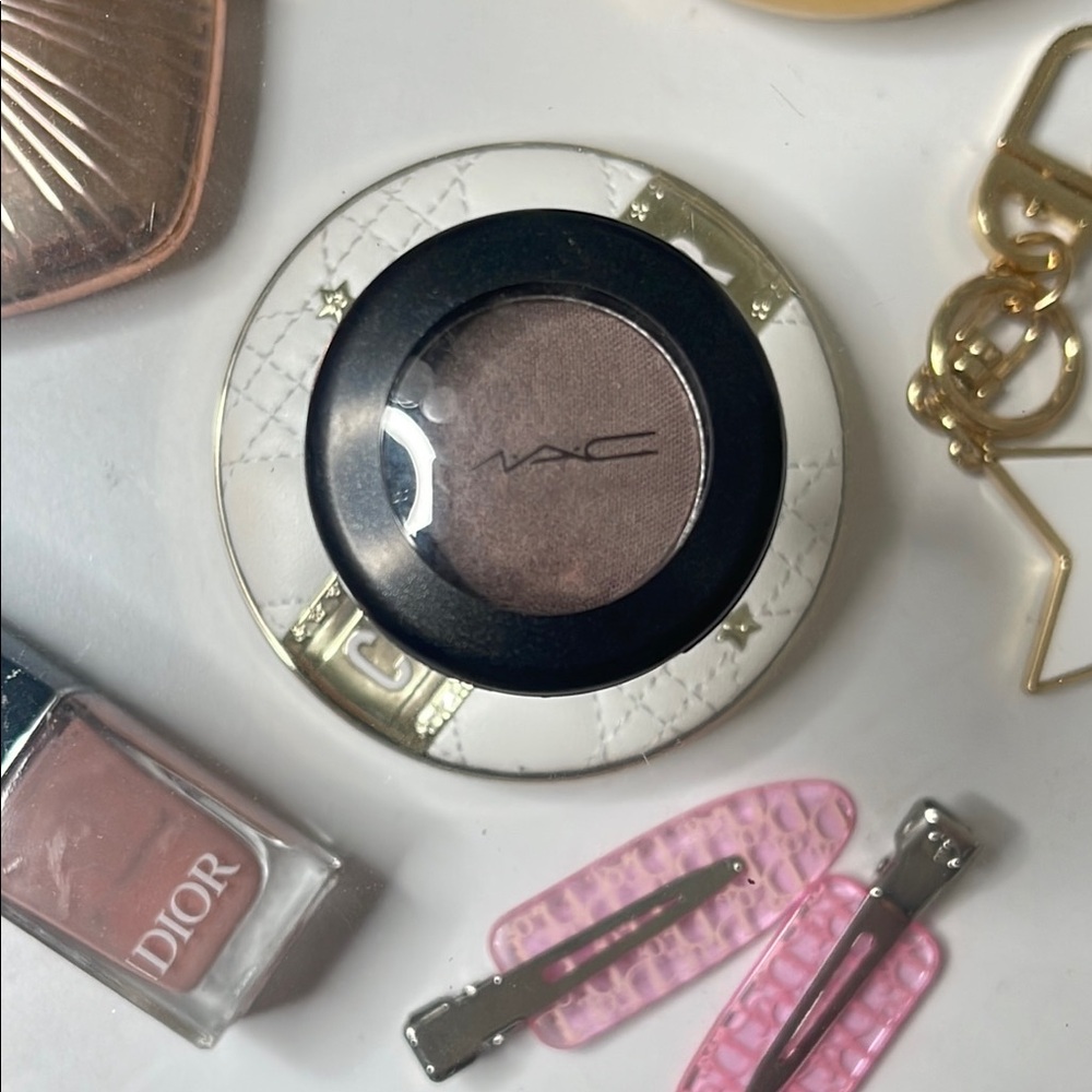 MAC cosmetics Eyeshadow in satin taupe (frost formula)